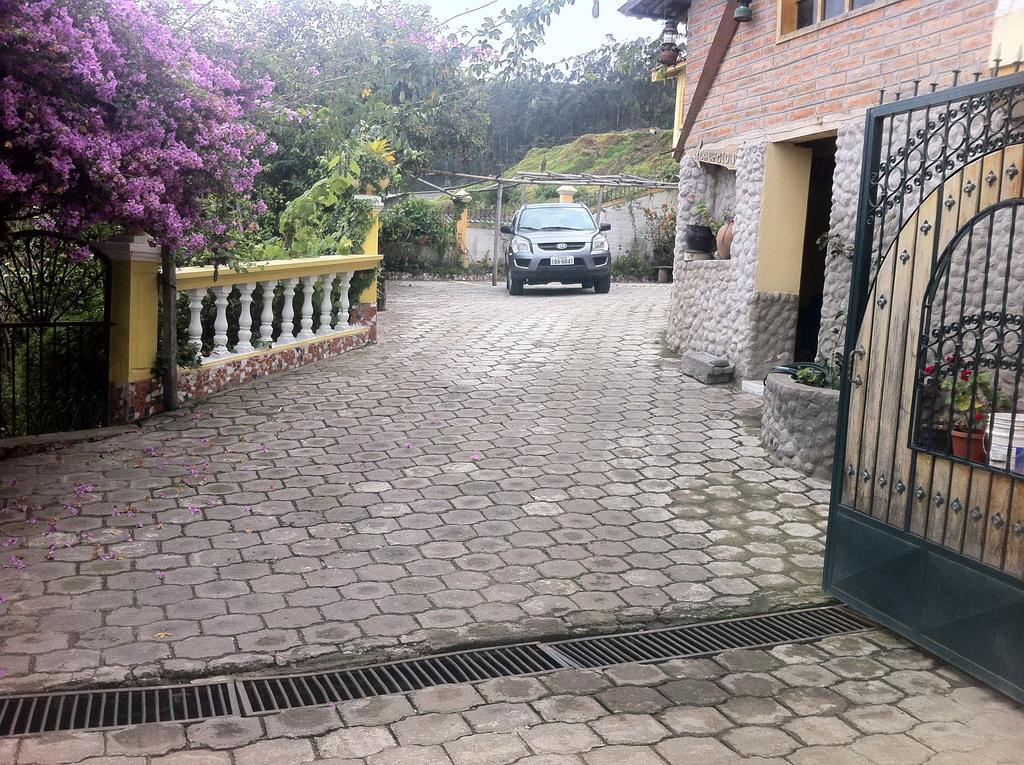 Hostal Curinan Otavalo Exterior photo